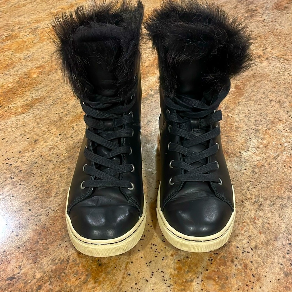 Ugg fur fringed leather sneaker.  Size 6.5, exc cond, barely worn, so cute